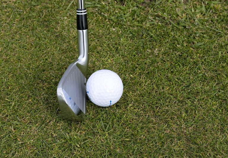 golf, ball, golf ball-881332.jpg